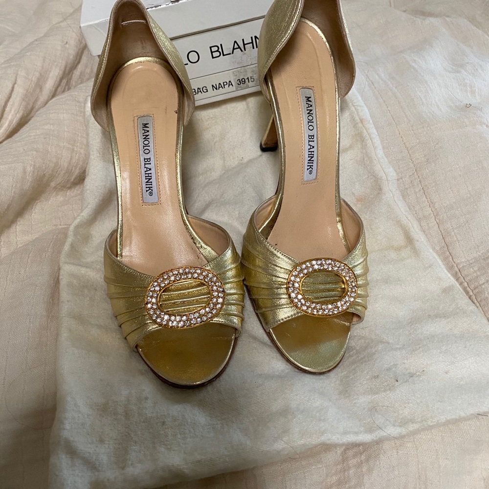 Manolo blahnik d’Orsay pump